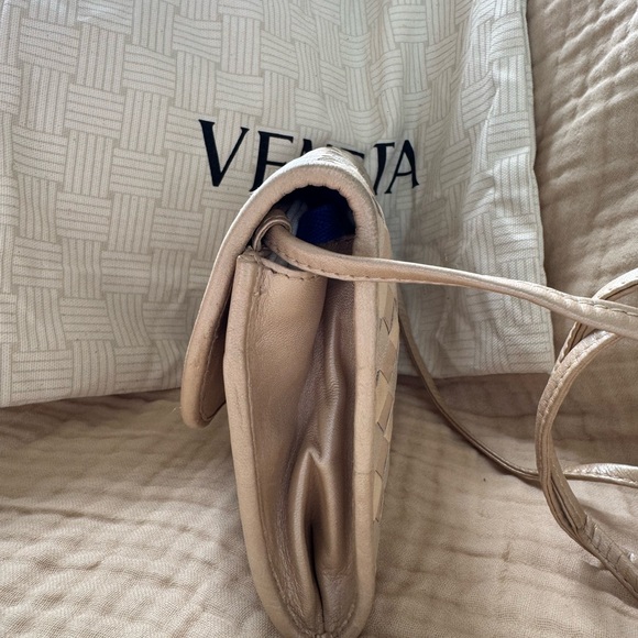 Bottega Veneta Tan Intrecciato Leather Wristlet - Picture 4 of 9